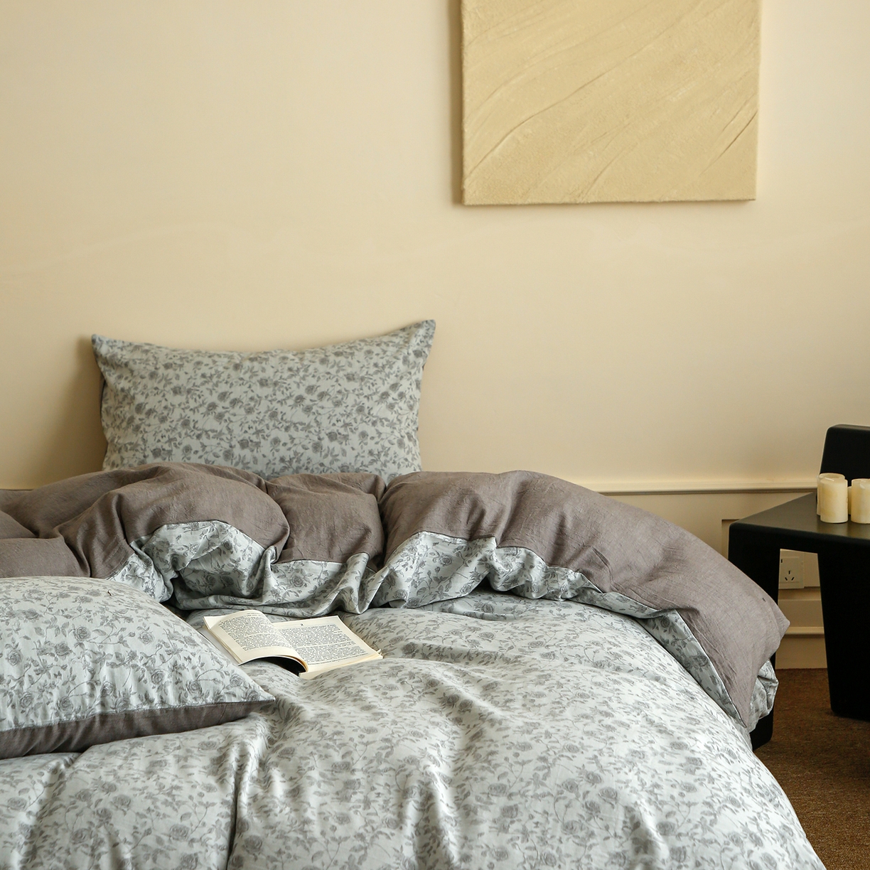 91家纺网 家纺一手货源 找家纺 沐白家居 2025新款色织全棉提花四件套 苏黎玫瑰-浅银灰