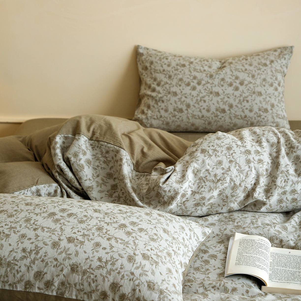 91家纺网 家纺一手货源 找家纺 沐白家居 2025新款色织全棉提花四件套 苏黎玫瑰-青果绿