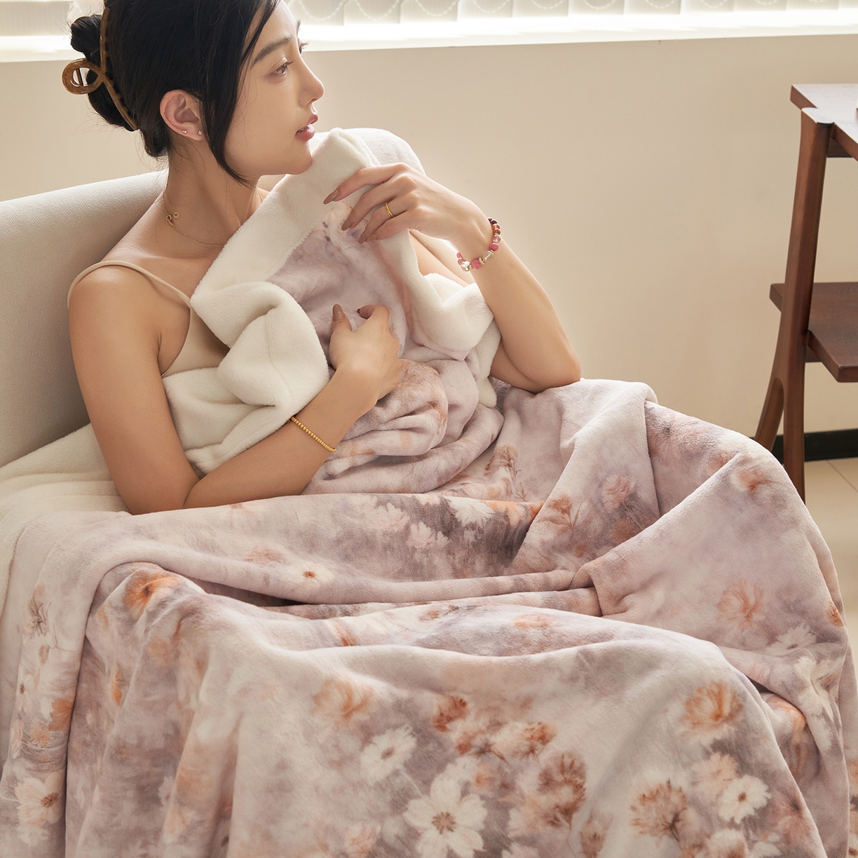 91家纺网 家纺一手货源 找家纺 寐绸家纺 2025新款牛奶绒数码印花毛毯 数码毛毯-秋风暖意