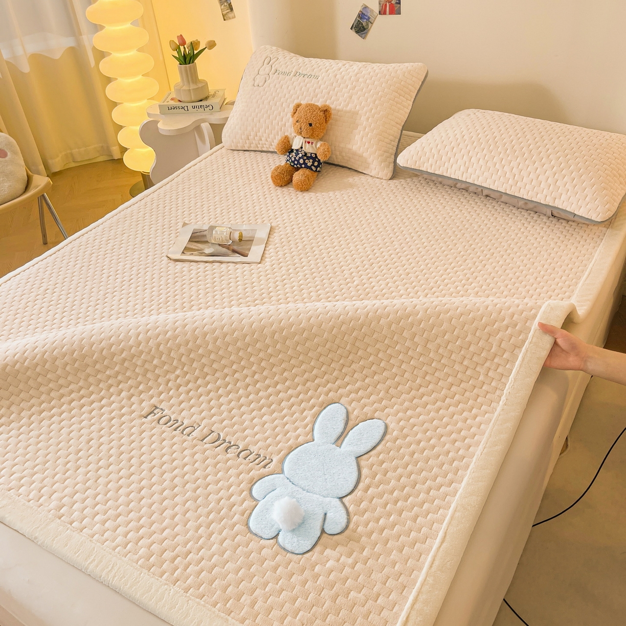 91家纺网 家纺一手货源 找家纺 （总）爱思凯家纺 2025新款新棉绒床褥-许愿兔（成人款）