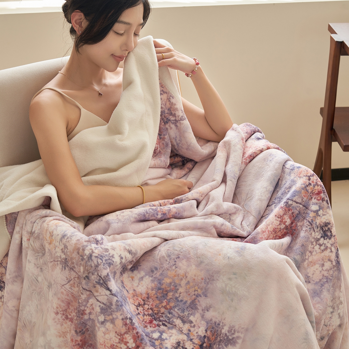 91家纺网 家纺一手货源 找家纺 寐绸家纺 2025新款牛奶绒数码印花毛毯 数码毛毯-秋叶繁华