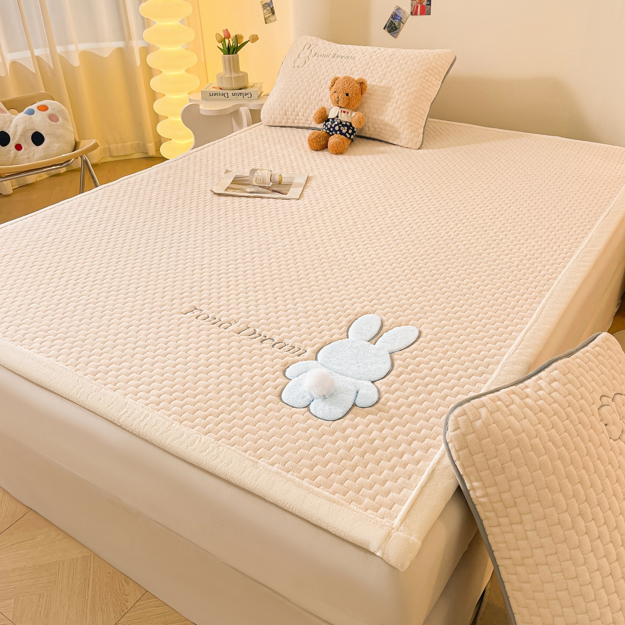 91家纺网 家纺一手货源 找家纺 （总）爱思凯家纺 2025新款新棉绒床褥-许愿兔（成人款）