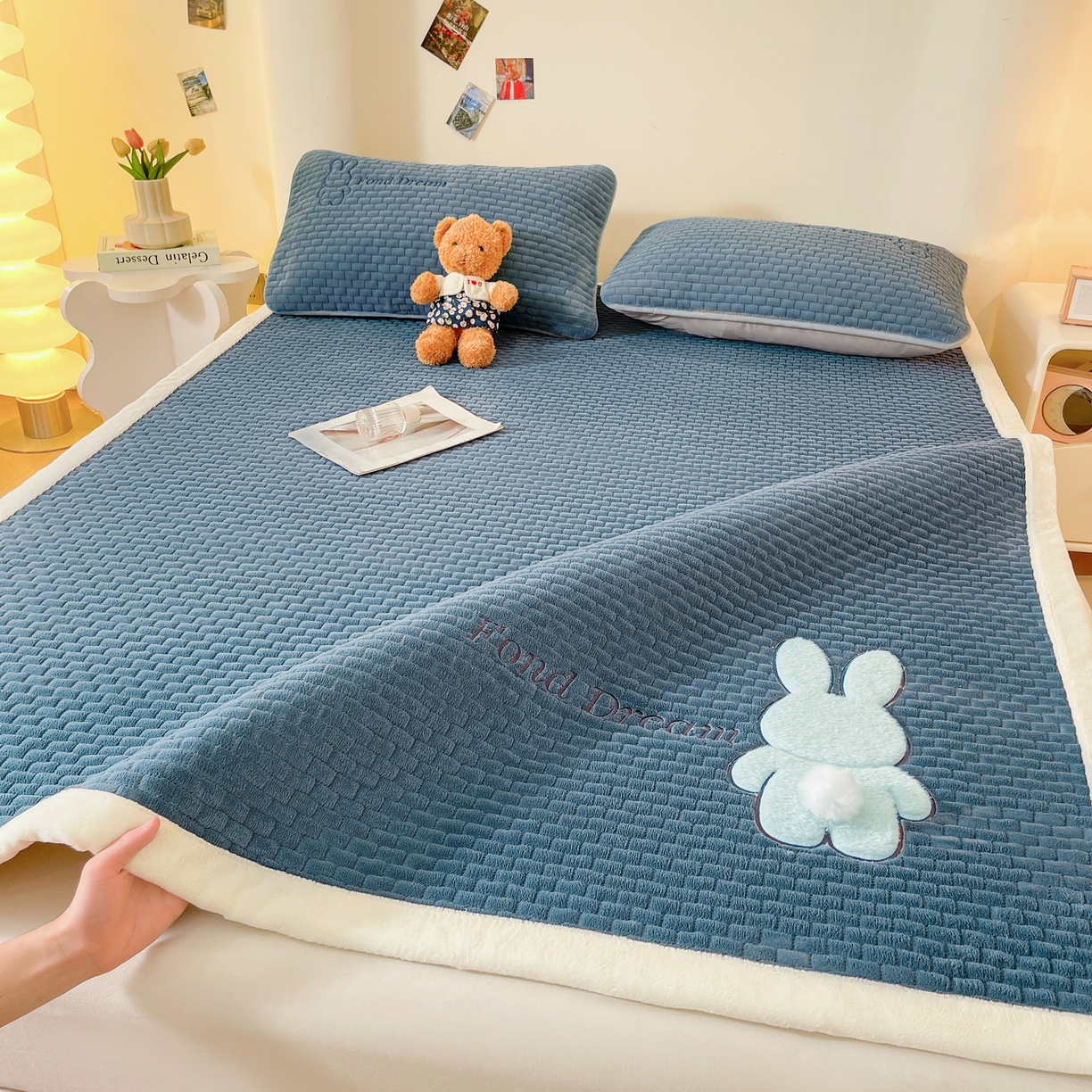 91家纺网 家纺一手货源 找家纺 （总）爱思凯家纺 2025新款新棉绒床褥-许愿兔（成人款）