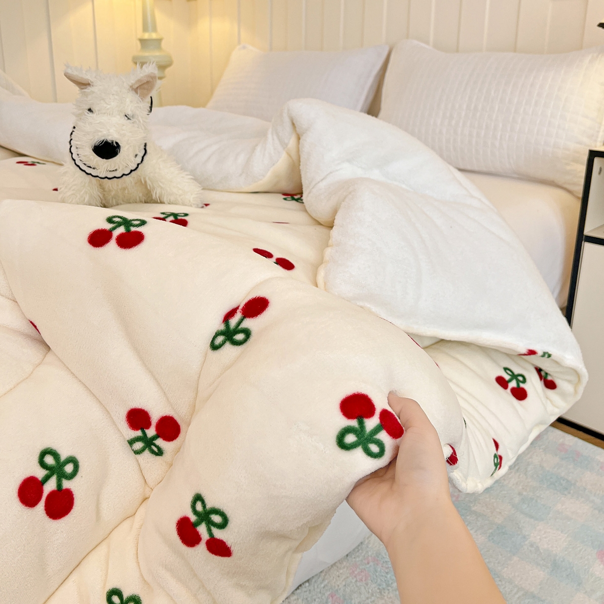 91家纺网 家纺一手货源 找家纺 铺尚美家纺 2025新款牛奶绒羊羔绒印花清新款冬被子被芯 一口樱桃