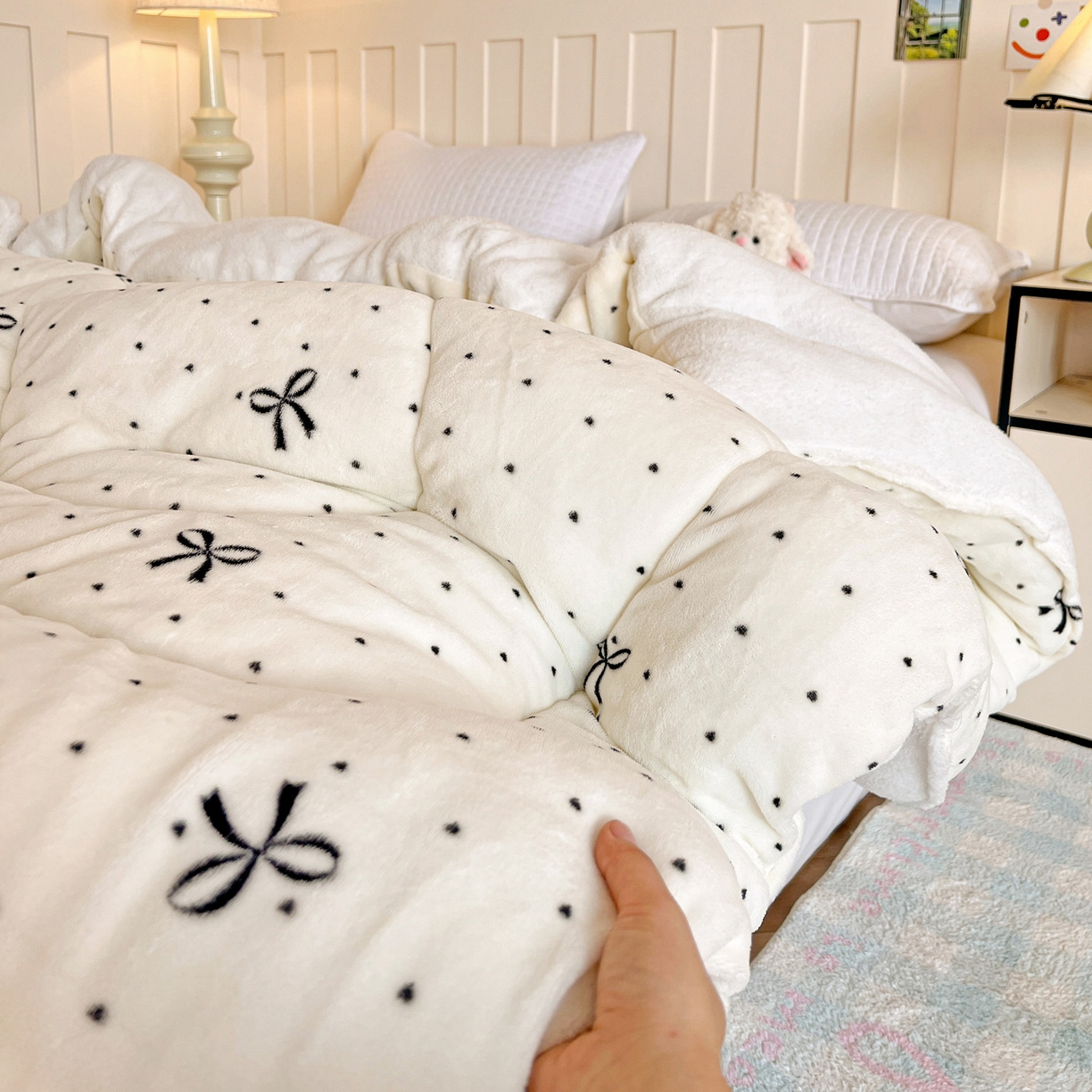 91家纺网 家纺一手货源 找家纺 铺尚美家纺 2025新款牛奶绒羊羔绒印花清新款冬被子被芯 蝴蝶点点心