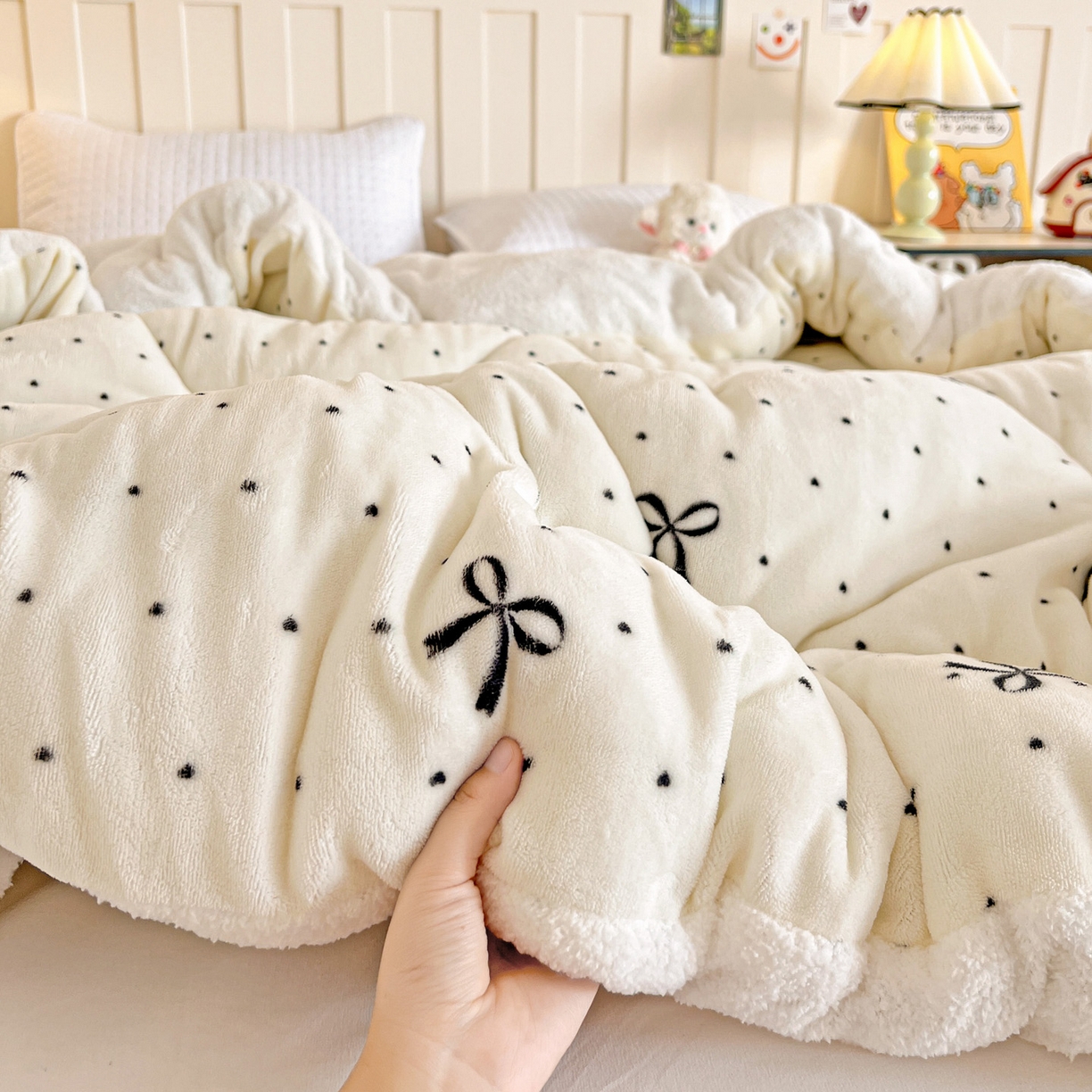 91家纺网 家纺一手货源 找家纺 铺尚美家纺 2025新款牛奶绒羊羔绒印花清新款冬被子被芯 蝴蝶点点心