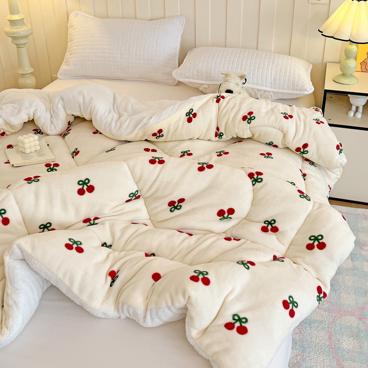 91家纺网 家纺一手货源 找家纺 铺尚美家纺 2025新款牛奶绒羊羔绒印花清新款冬被子被芯 一口樱桃
