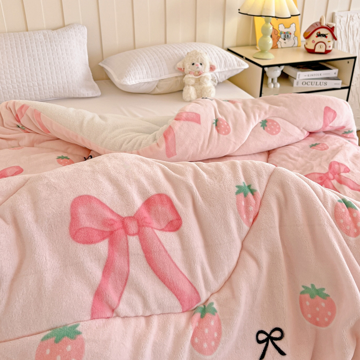 91家纺网 家纺一手货源 找家纺 铺尚美家纺 2025新款牛奶绒羊羔绒印花清新款冬被子被芯 草莓牛奶