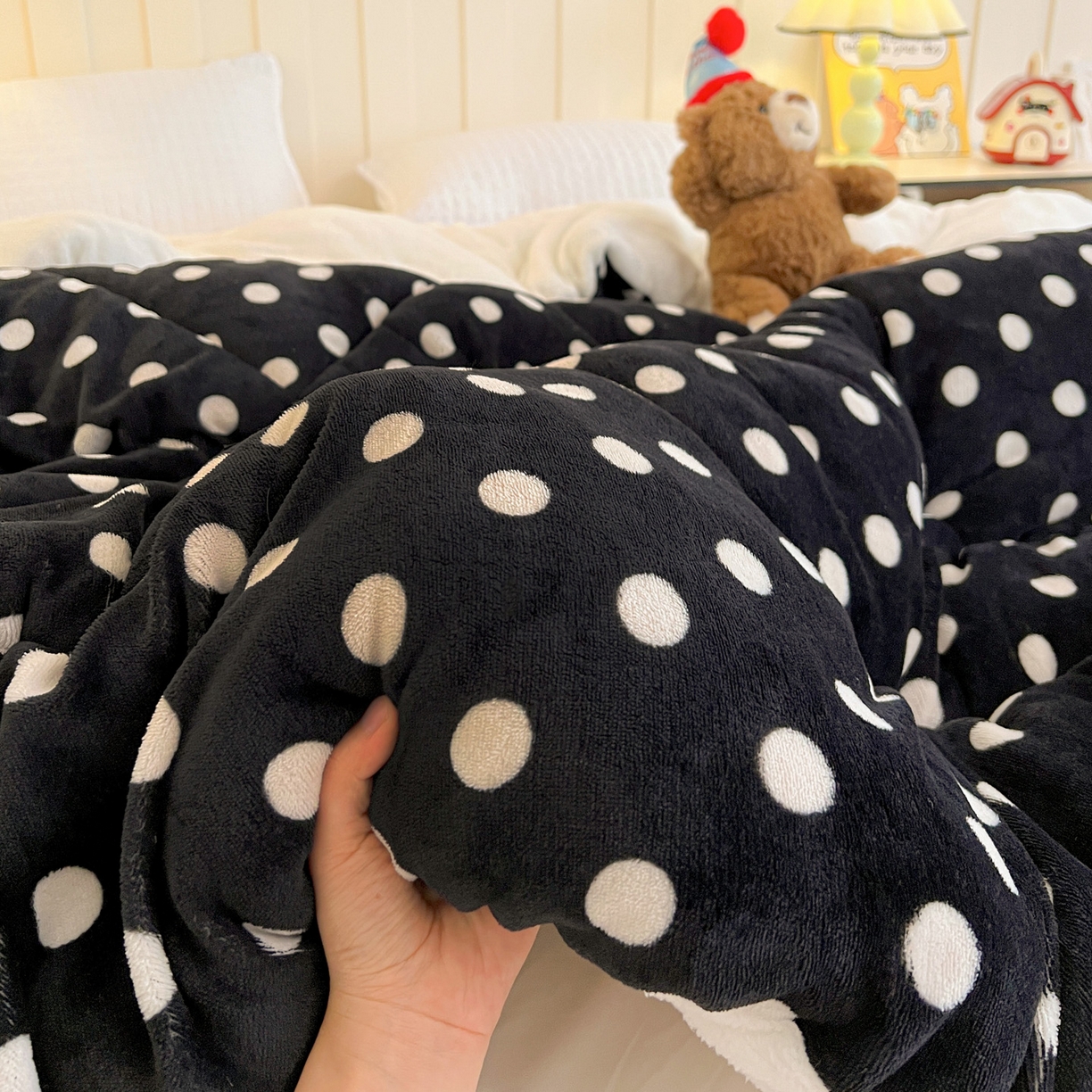 91家纺网 家纺一手货源 找家纺 铺尚美家纺 2025新款牛奶绒羊羔绒印花清新款冬被子被芯 黑珍珠