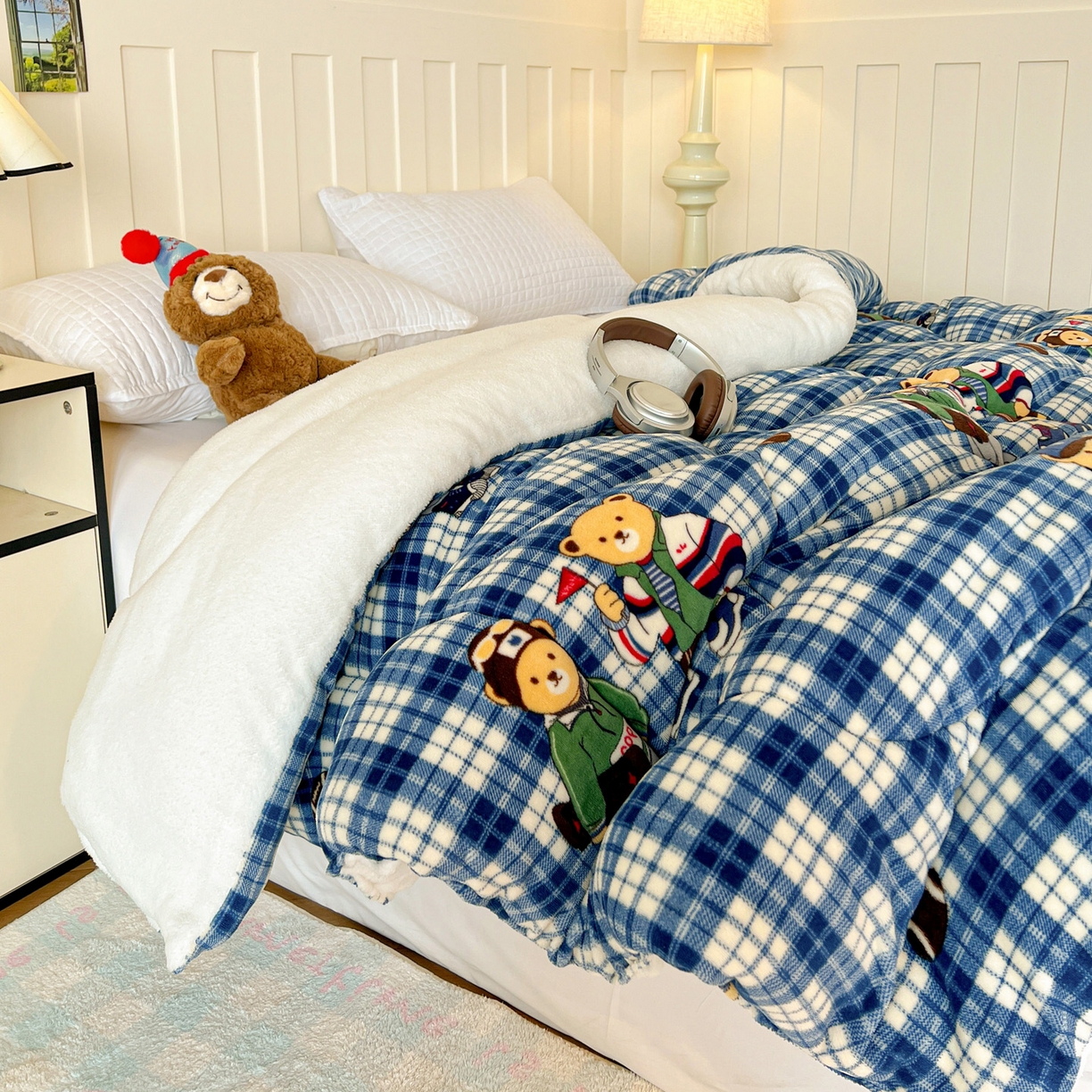 91家纺网 家纺一手货源 找家纺 铺尚美家纺 2025新款牛奶绒羊羔绒印花清新款冬被子被芯 蓝格英伦熊