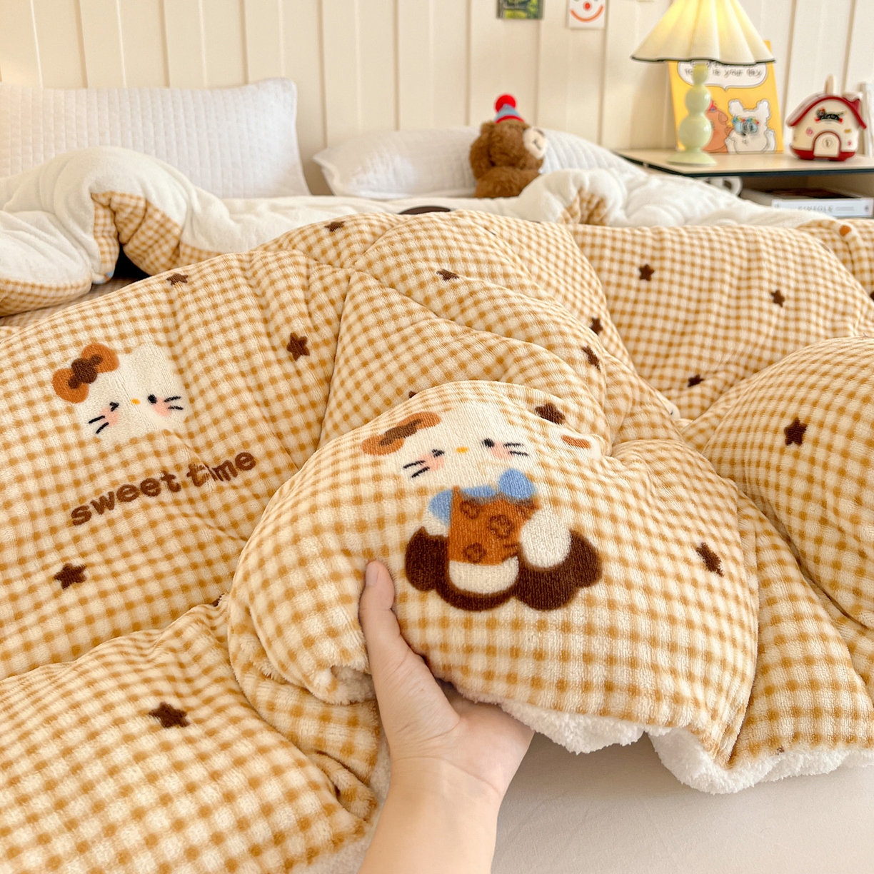 91家纺网 家纺一手货源 找家纺 铺尚美家纺 2025新款牛奶绒羊羔绒印花清新款冬被子被芯 可可猫星