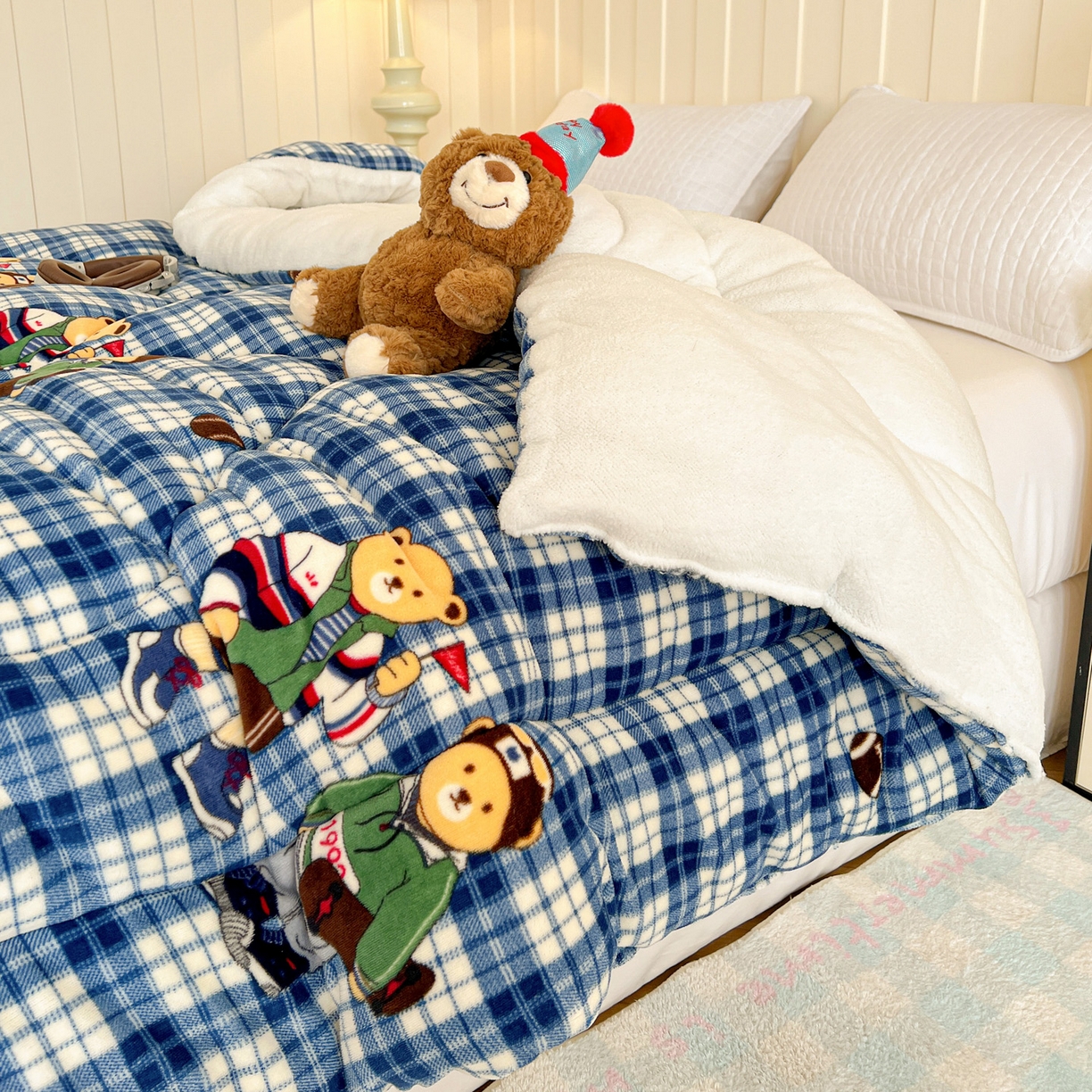 91家纺网 家纺一手货源 找家纺 铺尚美家纺 2025新款牛奶绒羊羔绒印花清新款冬被子被芯 蓝格英伦熊