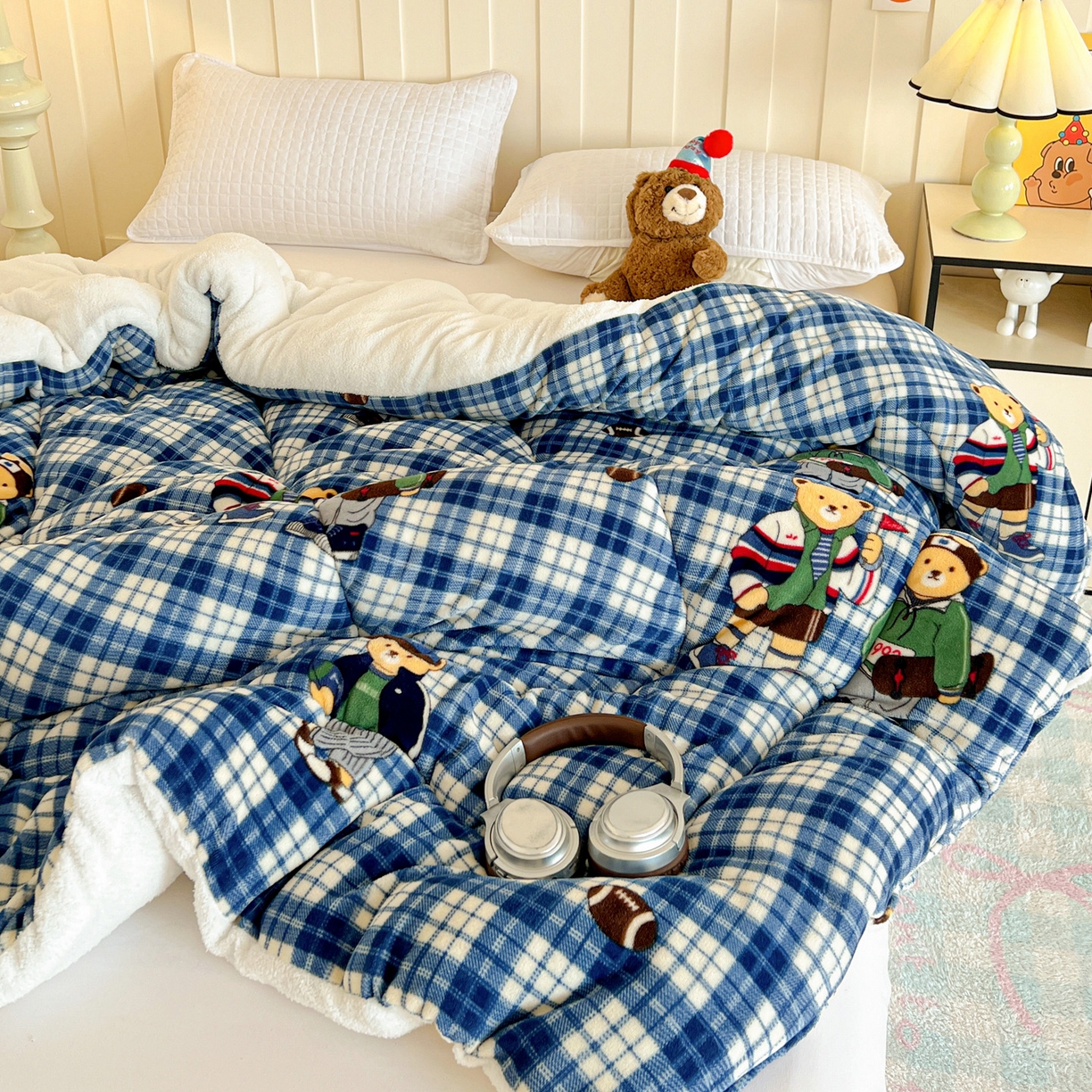 91家纺网 家纺一手货源 找家纺 铺尚美家纺 2025新款牛奶绒羊羔绒印花清新款冬被子被芯 蓝格英伦熊