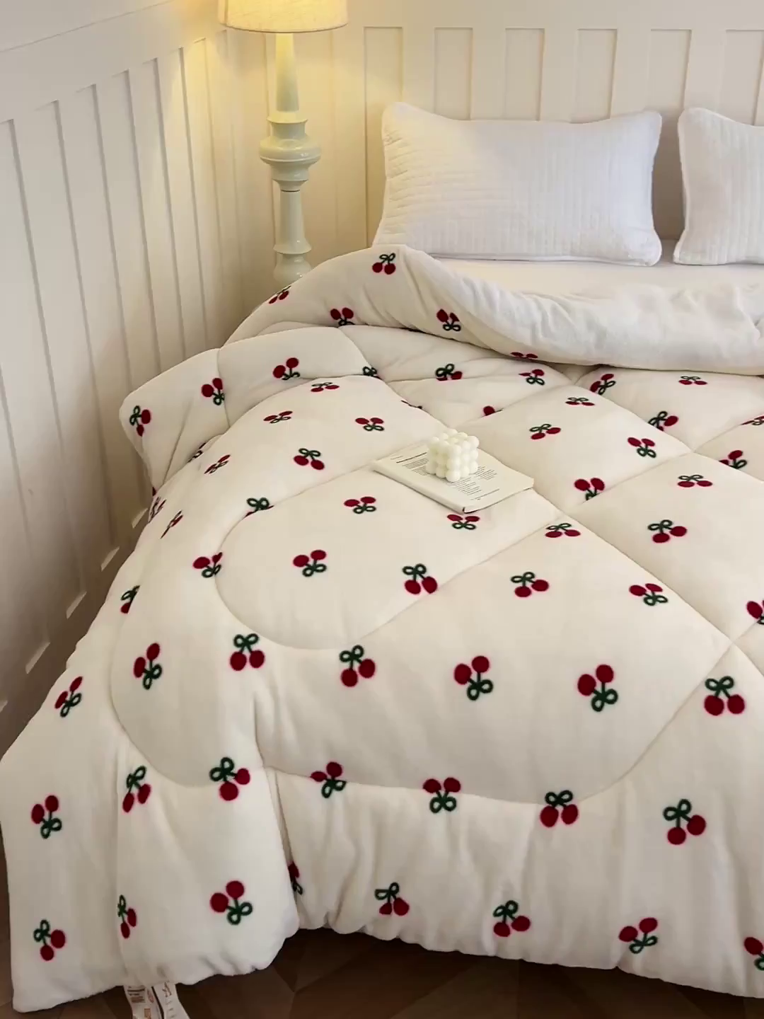 91家纺网 家纺一手货源 找家纺 铺尚美家纺 2025新款牛奶绒羊羔绒印花清新款冬被子被芯 一口樱桃