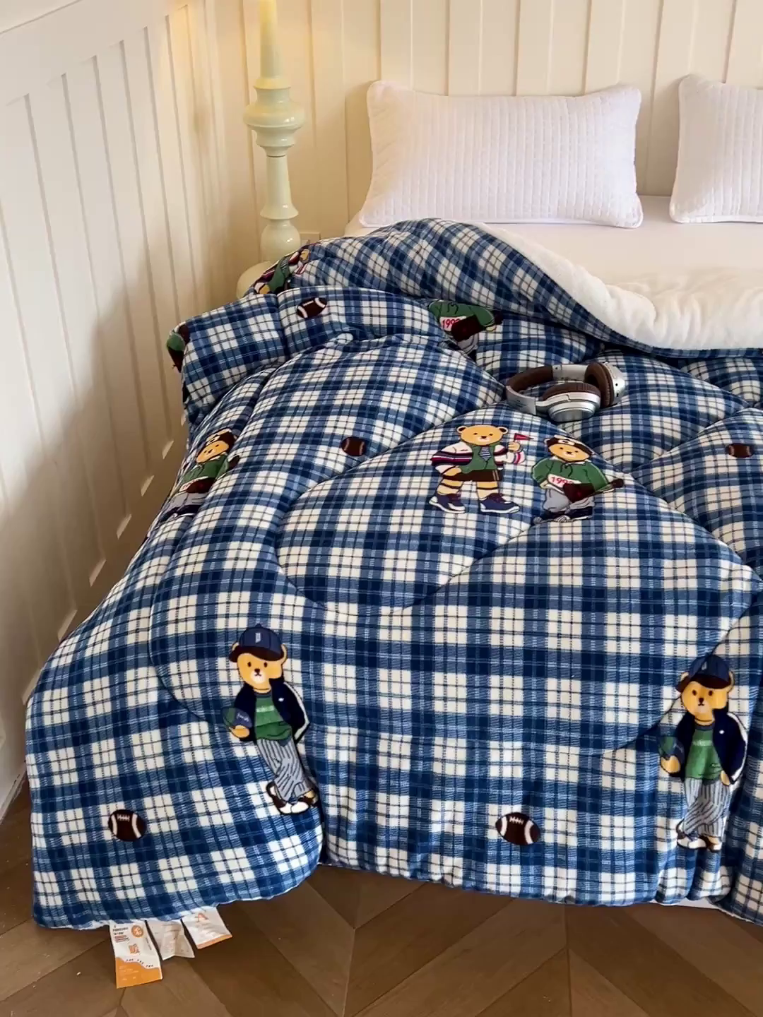 91家纺网 家纺一手货源 找家纺 铺尚美家纺 2025新款牛奶绒羊羔绒印花清新款冬被子被芯 蓝格英伦熊