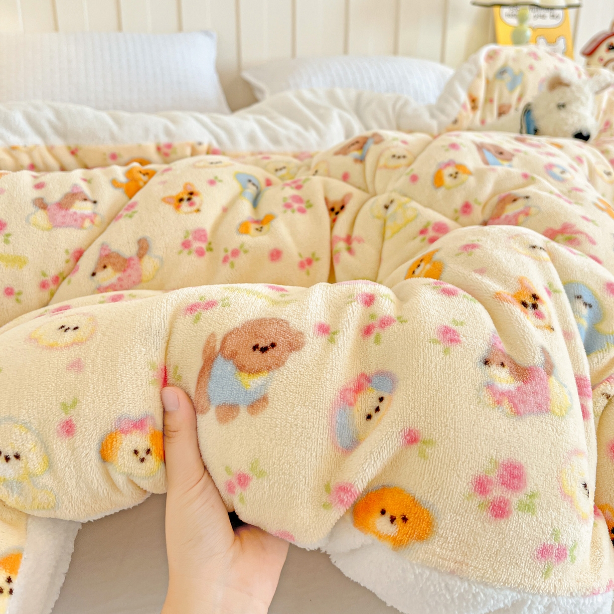 91家纺网 家纺一手货源 找家纺 铺尚美家纺 2025新款牛奶绒羊羔绒印花清新款冬被子被芯 卖萌修狗