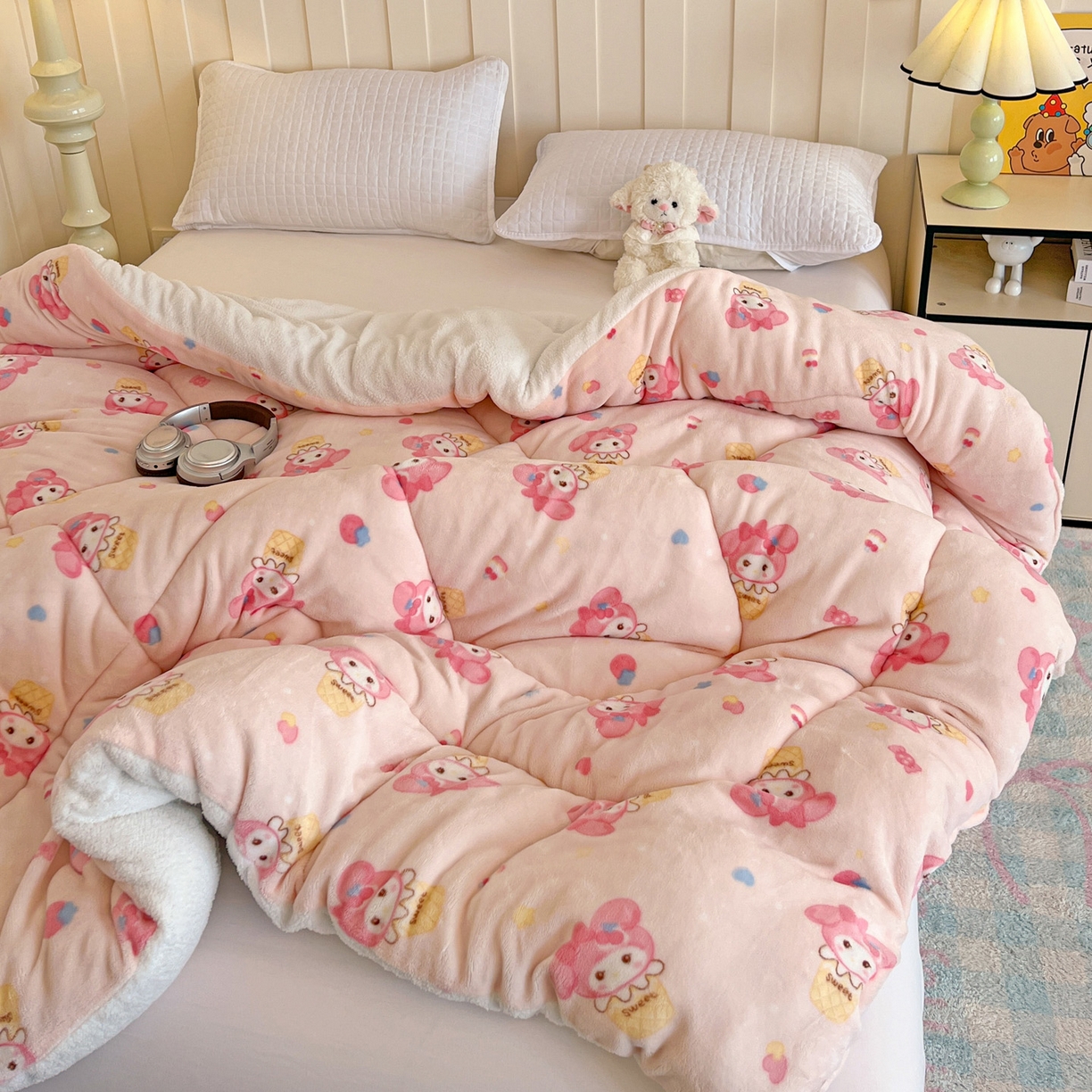 91家纺网 家纺一手货源 找家纺 铺尚美家纺 2025新款牛奶绒羊羔绒印花清新款冬被子被芯 小美甜品屋