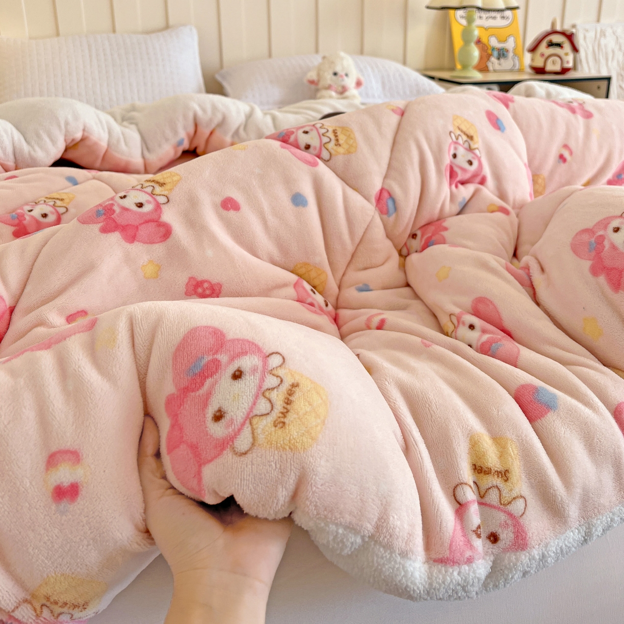 91家纺网 家纺一手货源 找家纺 铺尚美家纺 2025新款牛奶绒羊羔绒印花清新款冬被子被芯 小美甜品屋