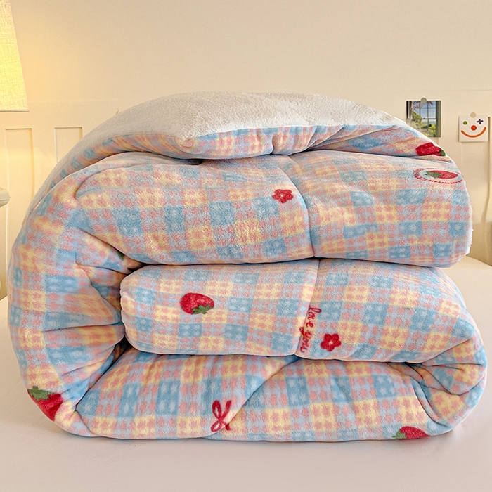 91家纺网 家纺一手货源 找家纺 铺尚美家纺 2025新款牛奶绒羊羔绒印花清新款冬被子被芯 草莓软心