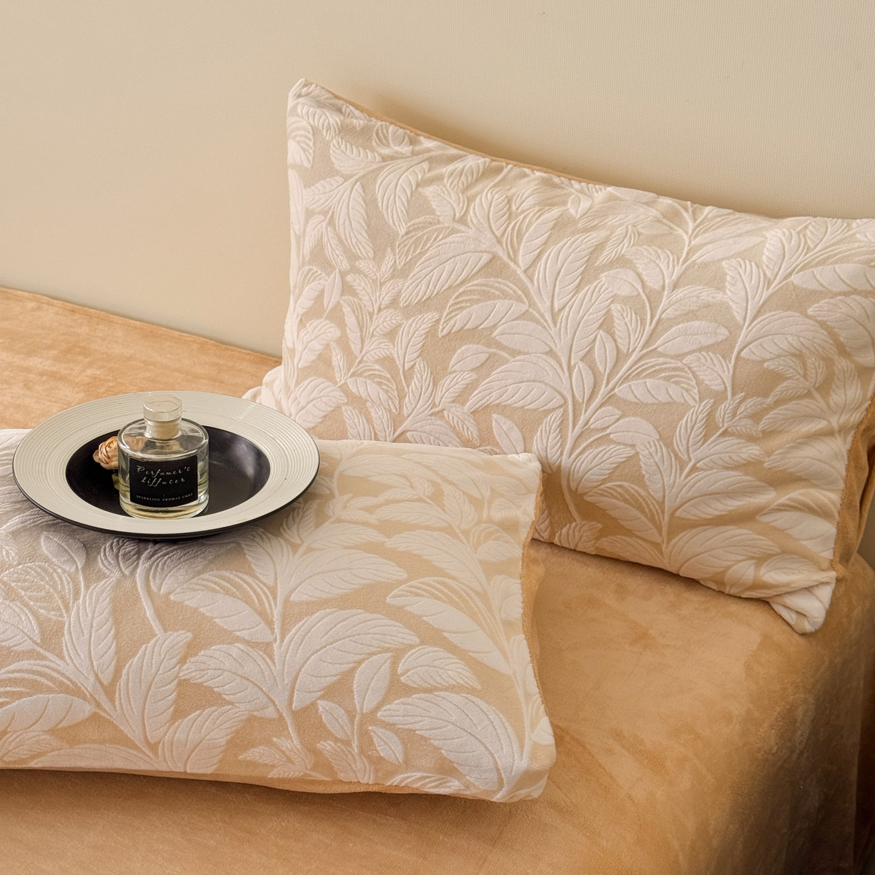 91家纺网 家纺一手货源 找家纺 吾秀家居 2025新款立体雕花牛奶绒四件套- 柔美系列 叶语