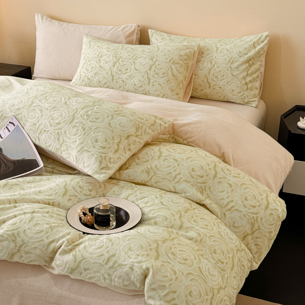 91家纺网 家纺一手货源 找家纺 吾秀家居 2025新款立体雕花牛奶绒四件套- 柔美系列 玫瑰园