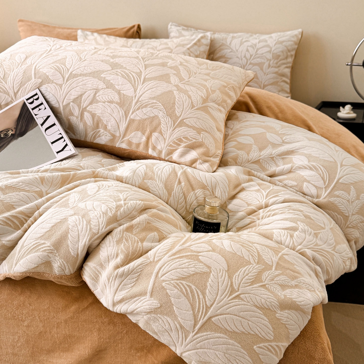 91家纺网 家纺一手货源 找家纺 吾秀家居 2025新款立体雕花牛奶绒四件套- 柔美系列 叶语