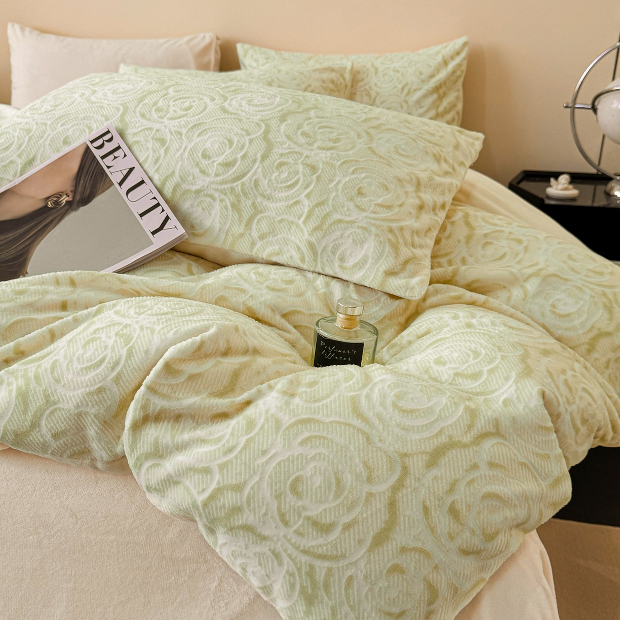 91家纺网 家纺一手货源 找家纺 吾秀家居 2025新款立体雕花牛奶绒四件套- 柔美系列 玫瑰园