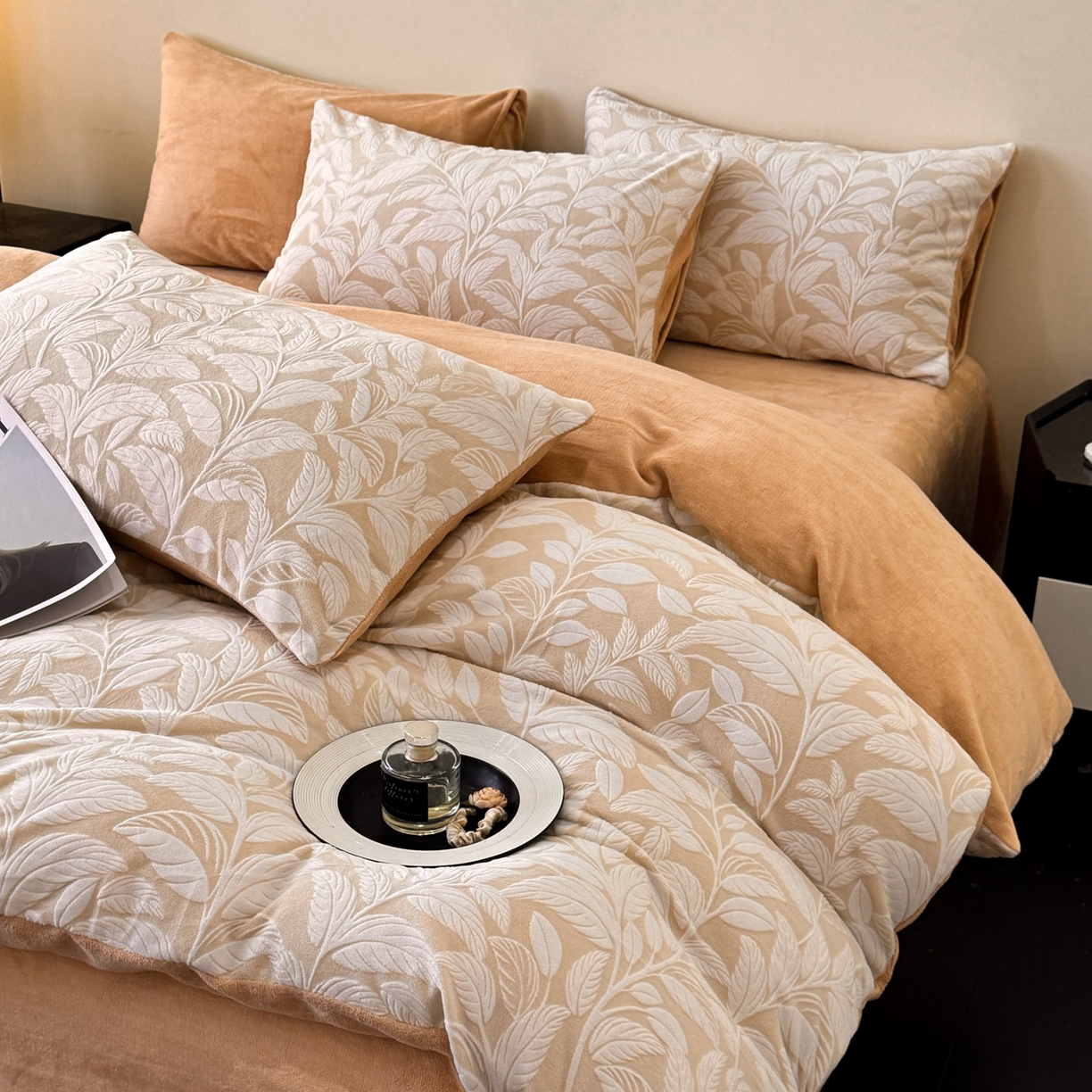 91家纺网 家纺一手货源 找家纺 吾秀家居 2025新款立体雕花牛奶绒四件套- 柔美系列 叶语