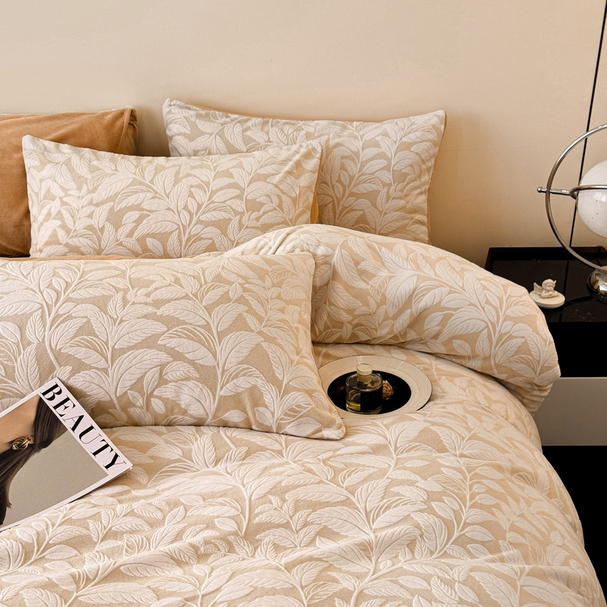 91家纺网 家纺一手货源 找家纺 吾秀家居 2025新款立体雕花牛奶绒四件套- 柔美系列 叶语