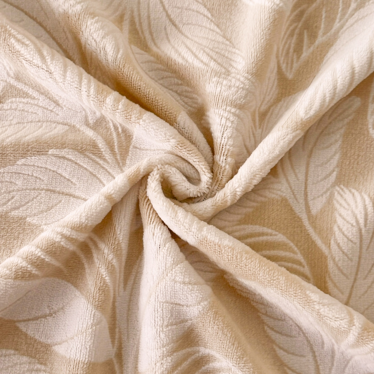 91家纺网 家纺一手货源 找家纺 吾秀家居 2025新款立体雕花牛奶绒四件套- 柔美系列 叶语