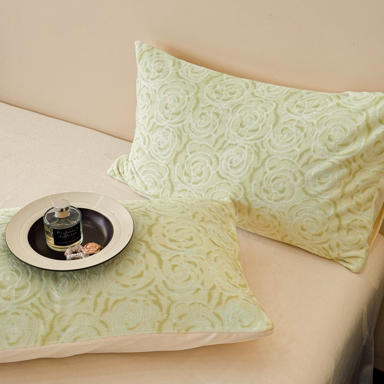 91家纺网 家纺一手货源 找家纺 吾秀家居 2025新款立体雕花牛奶绒四件套- 柔美系列 玫瑰园