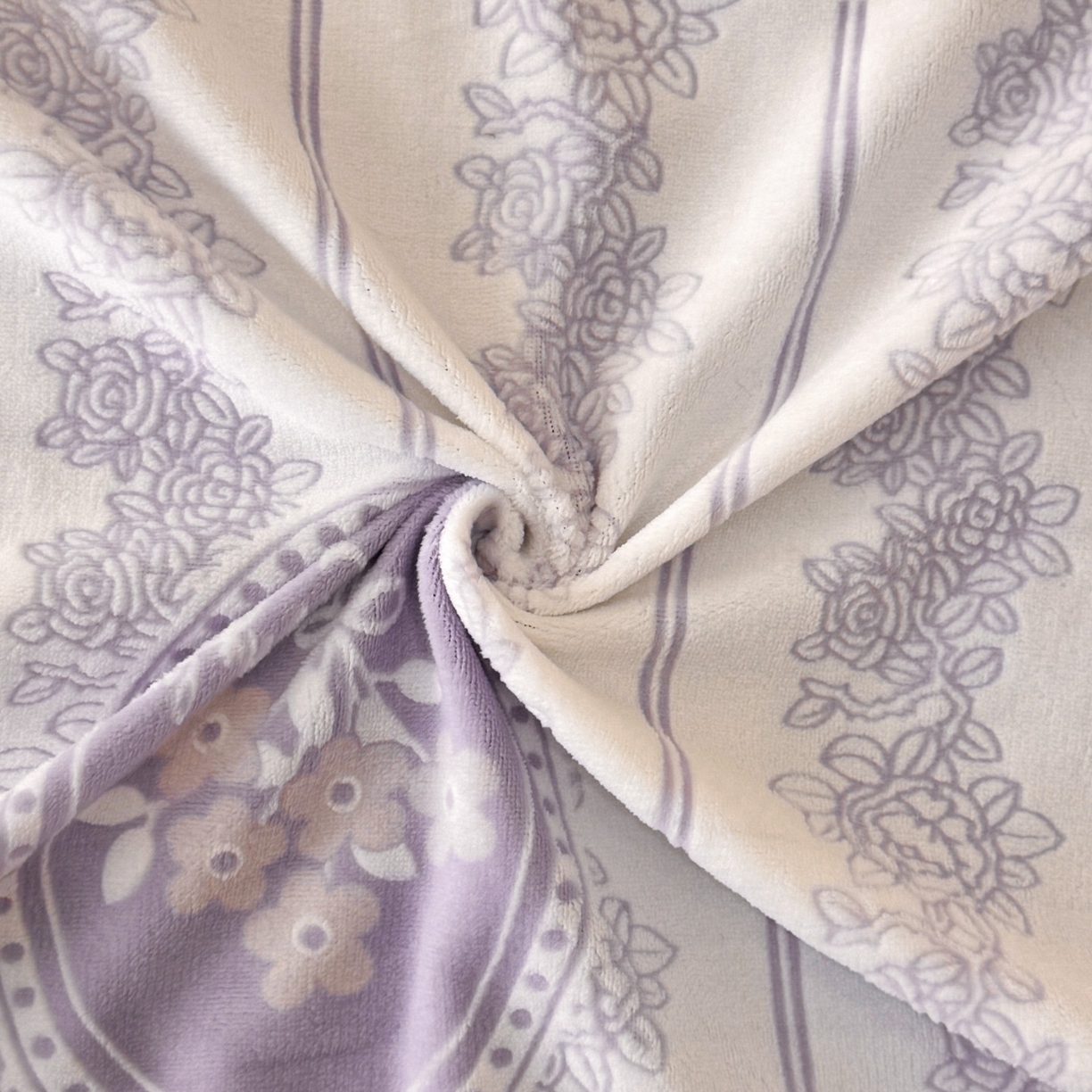 91家纺网 家纺一手货源 找家纺 吾秀家居 2025新款立体雕花牛奶绒四件套- 柔美系列 米娅紫