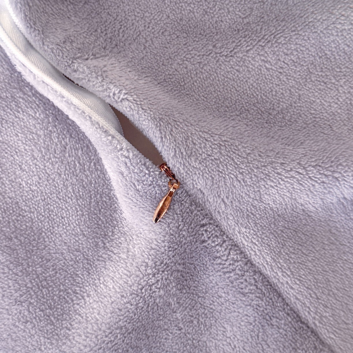 91家纺网 家纺一手货源 找家纺 吾秀家居 2025新款立体雕花牛奶绒四件套- 柔美系列 米娅紫