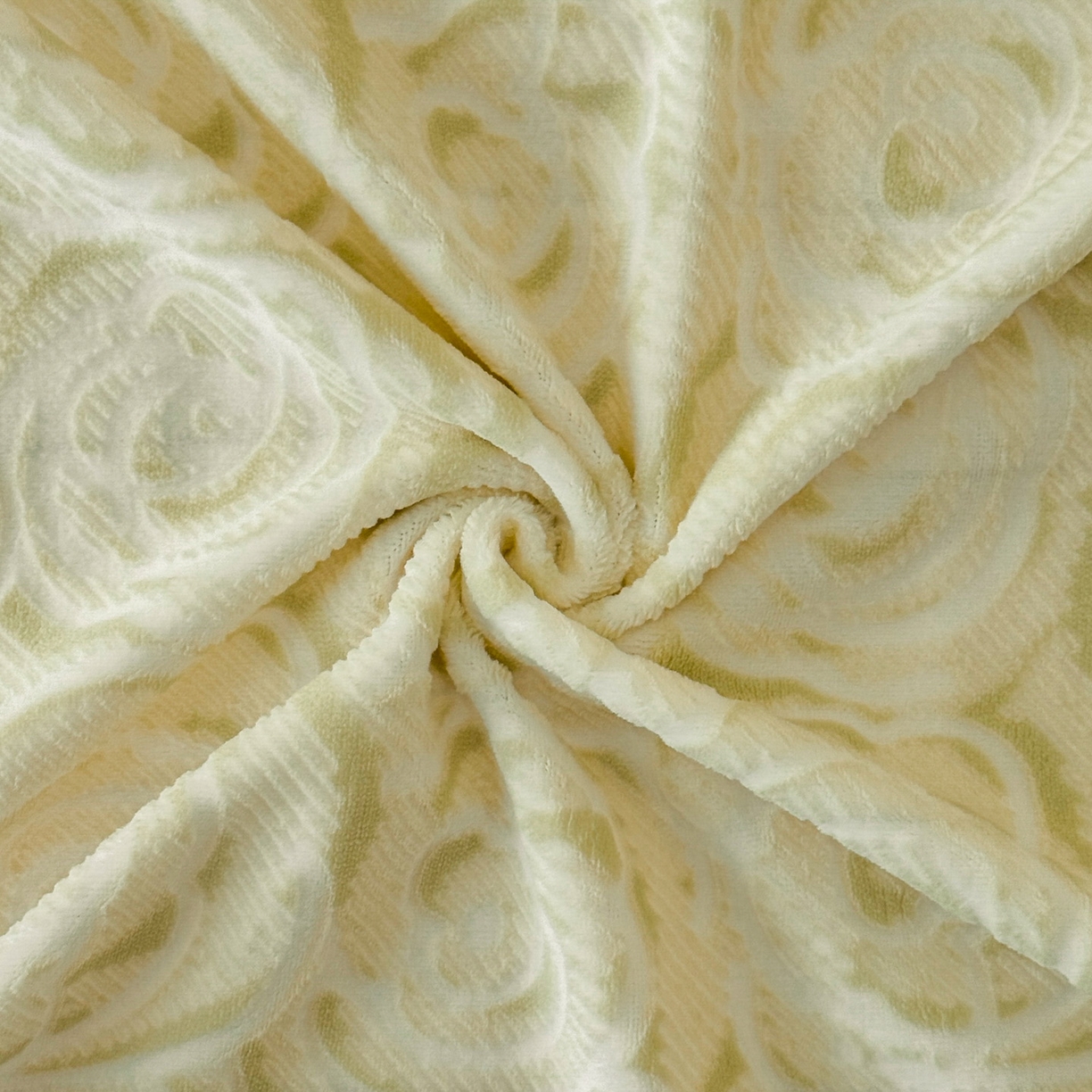 91家纺网 家纺一手货源 找家纺 吾秀家居 2025新款立体雕花牛奶绒四件套- 柔美系列 玫瑰园