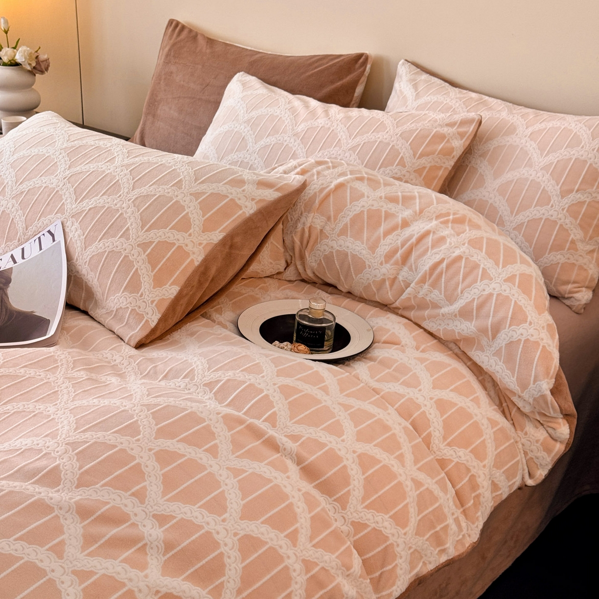 91家纺网 家纺一手货源 找家纺 吾秀家居 2025新款立体雕花牛奶绒四件套- 柔美系列 蕾丝公主