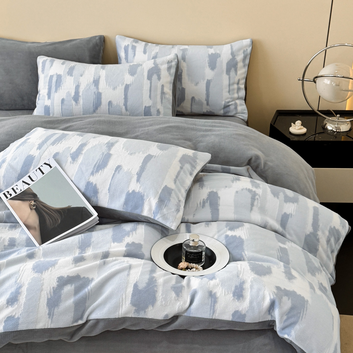 91家纺网 家纺一手货源 找家纺 吾秀家居 2025新款立体雕花牛奶绒四件套- 柔美系列 空谷蓝