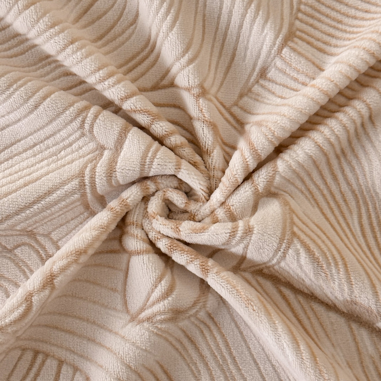 91家纺网 家纺一手货源 找家纺 吾秀家居 2025新款立体雕花牛奶绒四件套- 柔美系列 花开浪漫