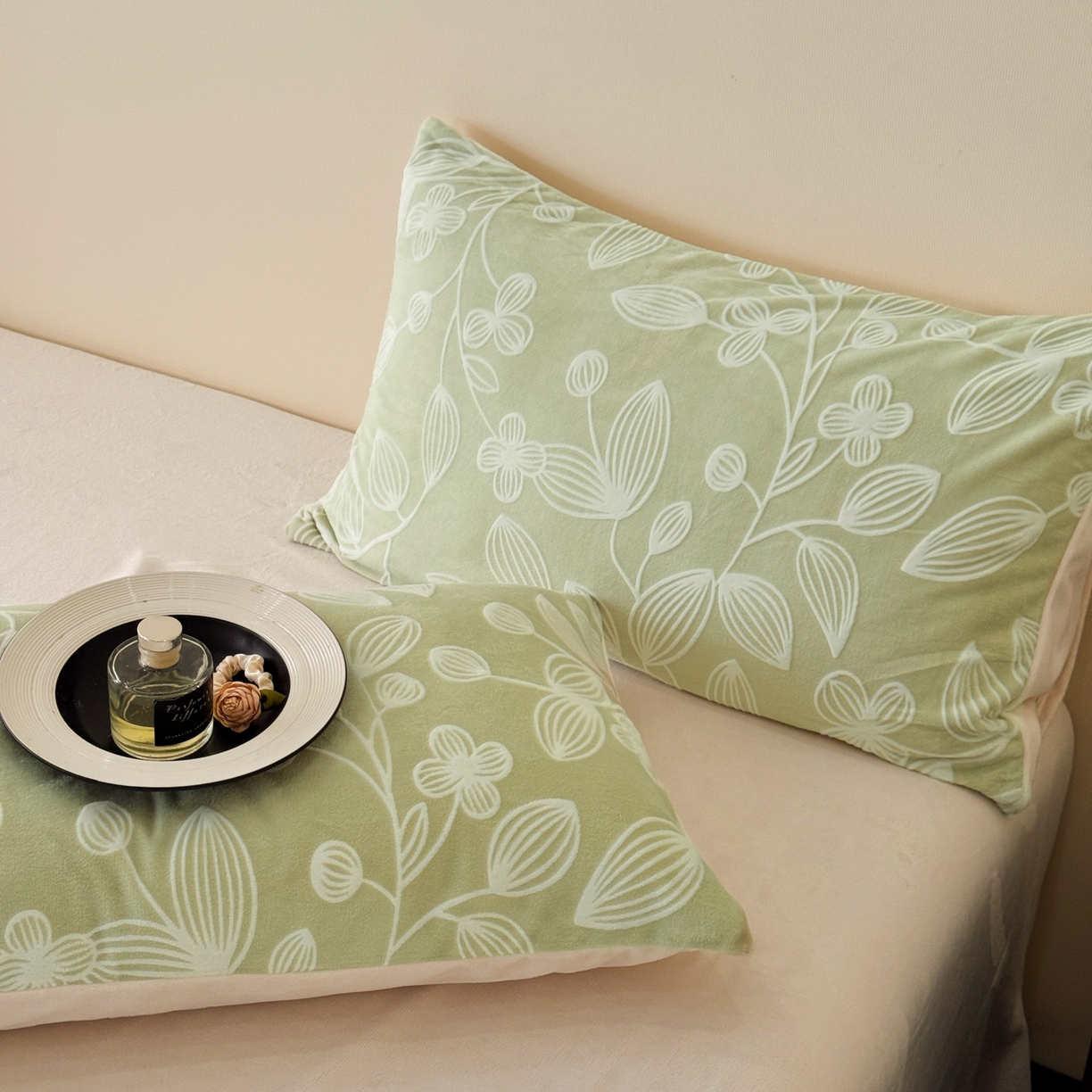 91家纺网 家纺一手货源 找家纺 吾秀家居 2025新款立体雕花牛奶绒四件套- 柔美系列 叶之舞