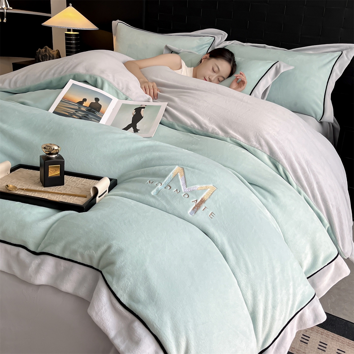 91家纺网 家纺一手货源 找家纺 （总）遇见家居生活馆 2025新款A类牛奶绒玛利亚绒宽边四件套（控价：标准178，加大188，床笠款183）