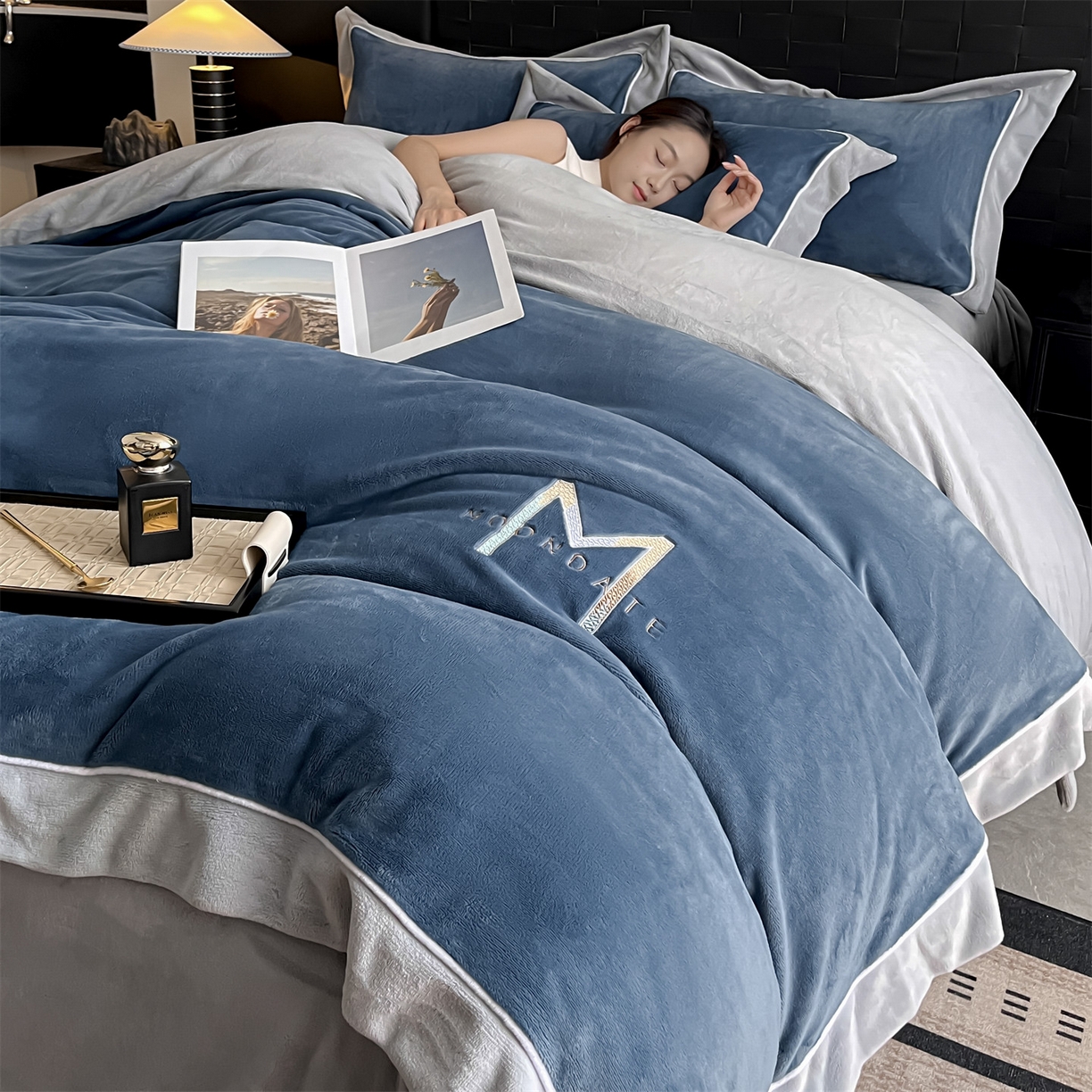 遇见家居生活馆 2025新款A类牛奶绒玛利亚绒宽边四件套（控价：标准188，加大198，床笠款193） 宾利蓝+星辰灰