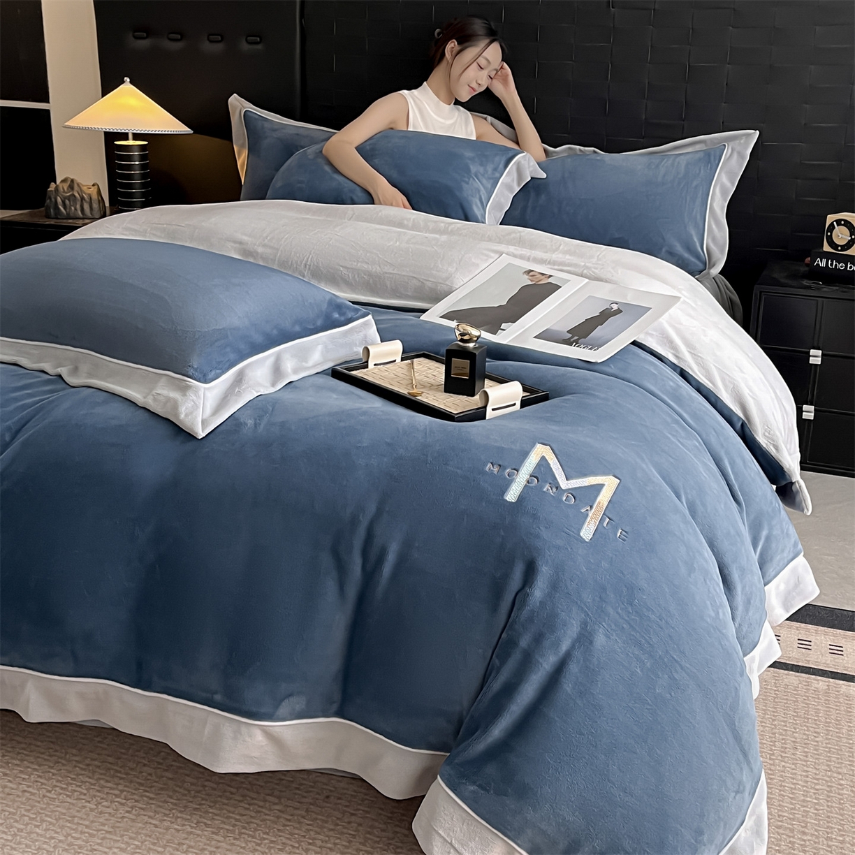 91家纺网 家纺一手货源 找家纺 遇见家居生活馆 2025新款A类牛奶绒玛利亚绒宽边四件套（控价：标准188，加大198，床笠款193） 宾利蓝+星辰灰