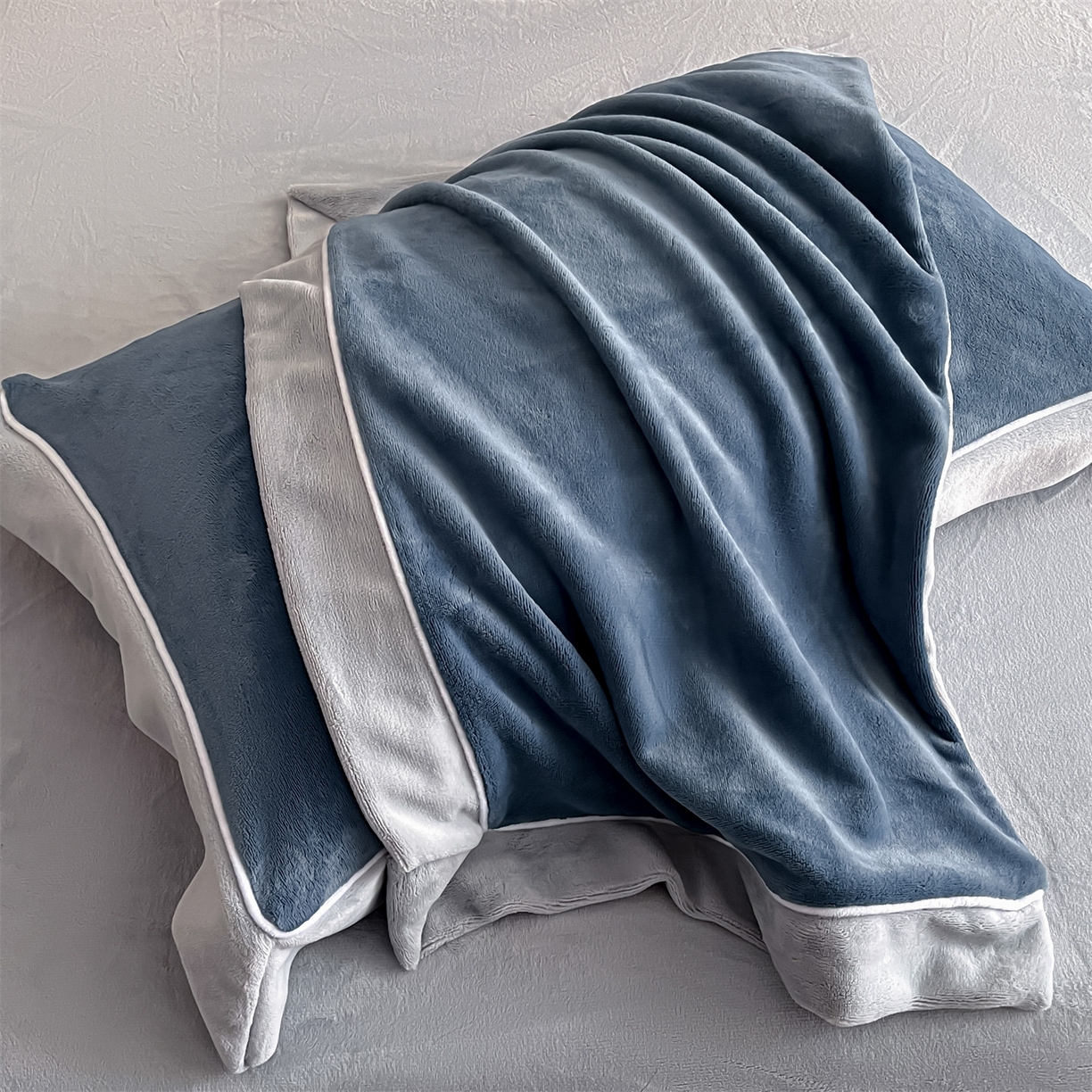 91家纺网 家纺一手货源 找家纺 遇见家居生活馆 2025新款A类牛奶绒玛利亚绒宽边四件套（控价：标准188，加大198，床笠款193） 宾利蓝+星辰灰