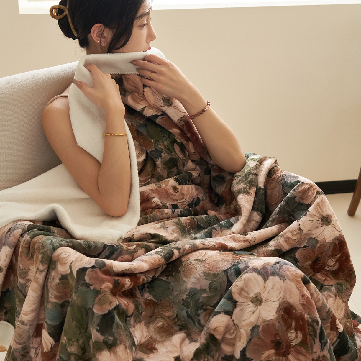 91家纺网 家纺一手货源 找家纺 寐绸家纺 2025新款牛奶绒数码印花毛毯 数码毛毯-绚丽花朵