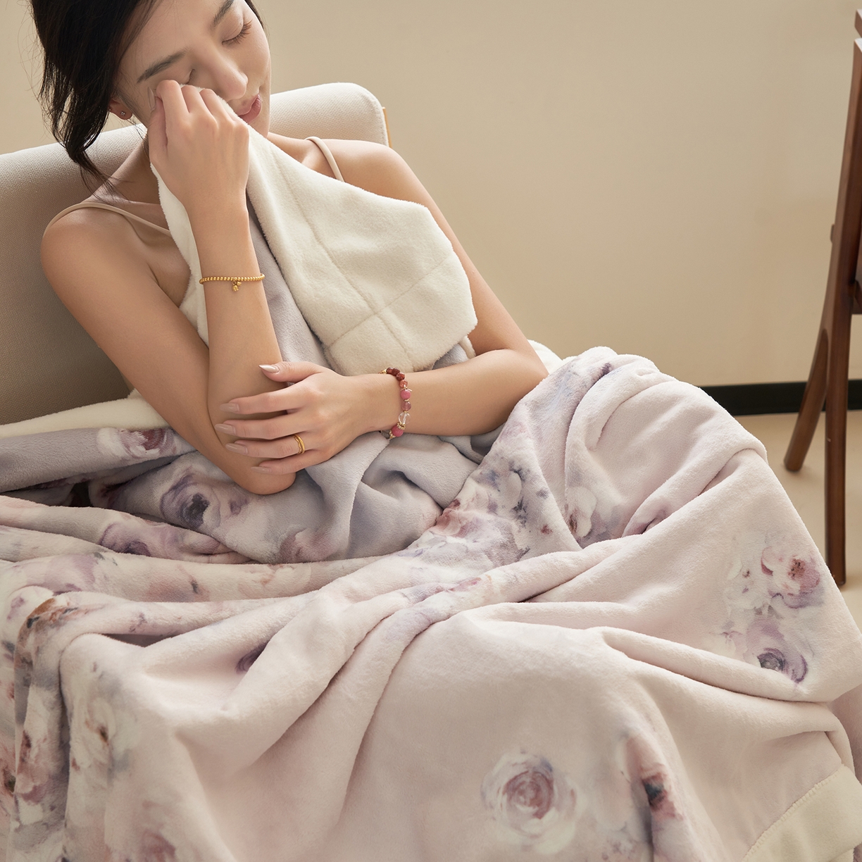 91家纺网 家纺一手货源 找家纺 寐绸家纺 2025新款牛奶绒数码印花毛毯 数码毛毯-绚丽玫瑰