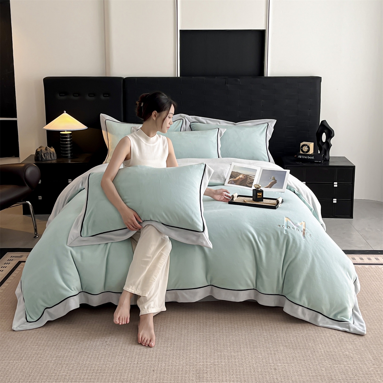 91家纺网 家纺一手货源 找家纺 遇见家居生活馆 2025新款A类牛奶绒玛利亚绒宽边四件套（控价：标准188，加大198，床笠款193） 清澈蓝+星辰灰