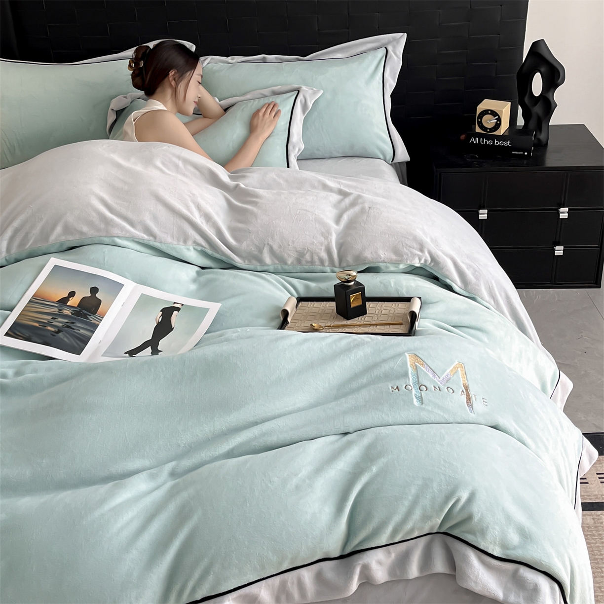 91家纺网 家纺一手货源 找家纺 遇见家居生活馆 2025新款A类牛奶绒玛利亚绒宽边四件套（控价：标准188，加大198，床笠款193） 清澈蓝+星辰灰