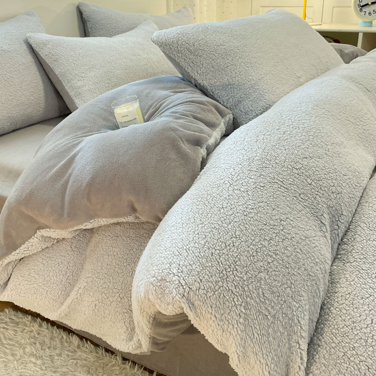 91家纺网 家纺一手货源 找家纺 逸尚阁 2025新款羊羔绒牛奶绒双拼四件套 雅致灰