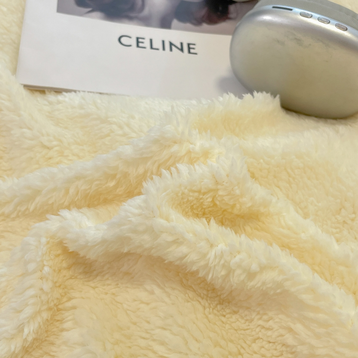 91家纺网 家纺一手货源 找家纺 逸尚阁 2025新款羊羔绒牛奶绒双拼四件套 奶油黄