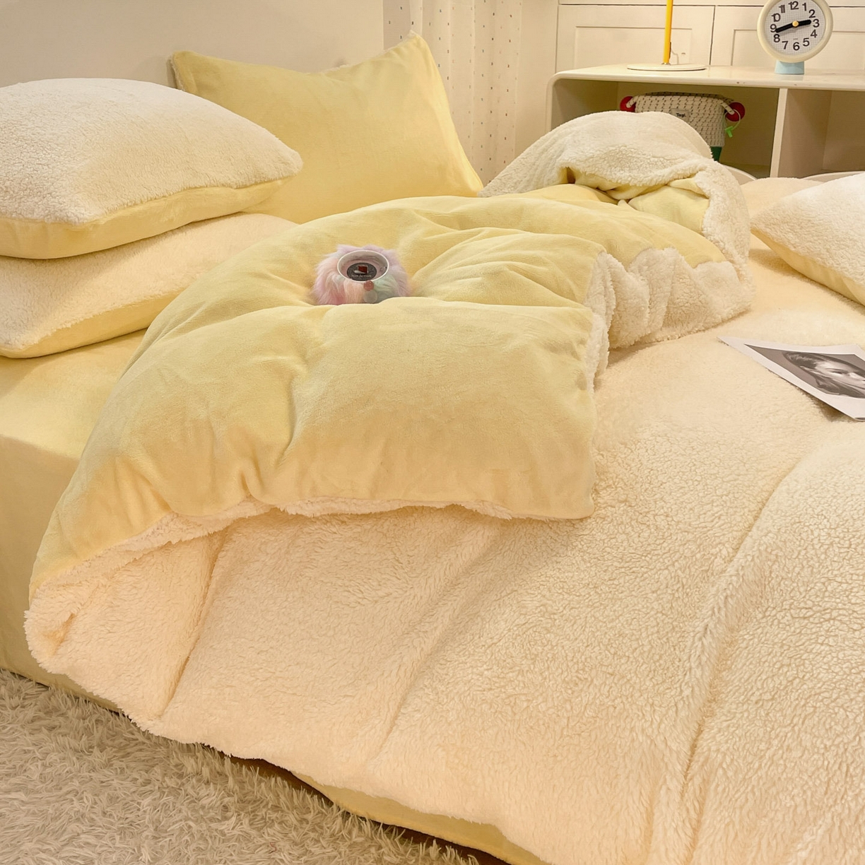 91家纺网 家纺一手货源 找家纺 逸尚阁 2025新款羊羔绒牛奶绒双拼四件套 奶油黄