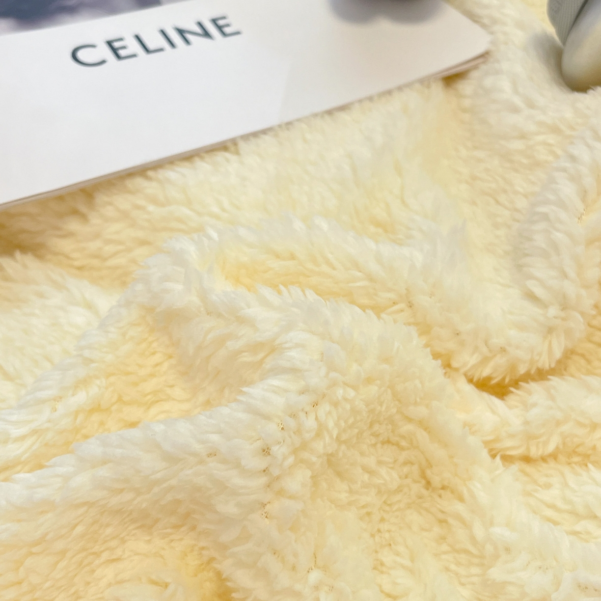 91家纺网 家纺一手货源 找家纺 逸尚阁 2025新款羊羔绒牛奶绒双拼四件套 淡黄+粉